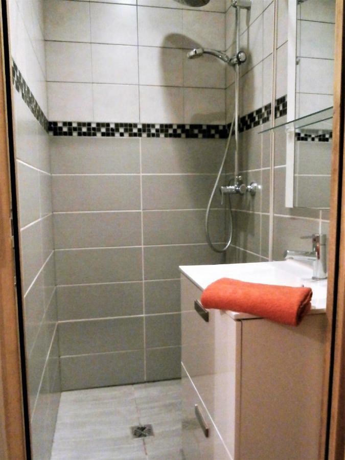 Les Belles Terrasses Dieppe ,3 Appartements , Le Vegetal De 1 A 8 Personnes , Le Tropical De 1 A 6 Personnes , Le Floral Avec Terrasse De 1 A 3 Personnes , Quartier Calme Au Stationnement Gratuit A Cote De L'Avenue Verte Exteriör bild